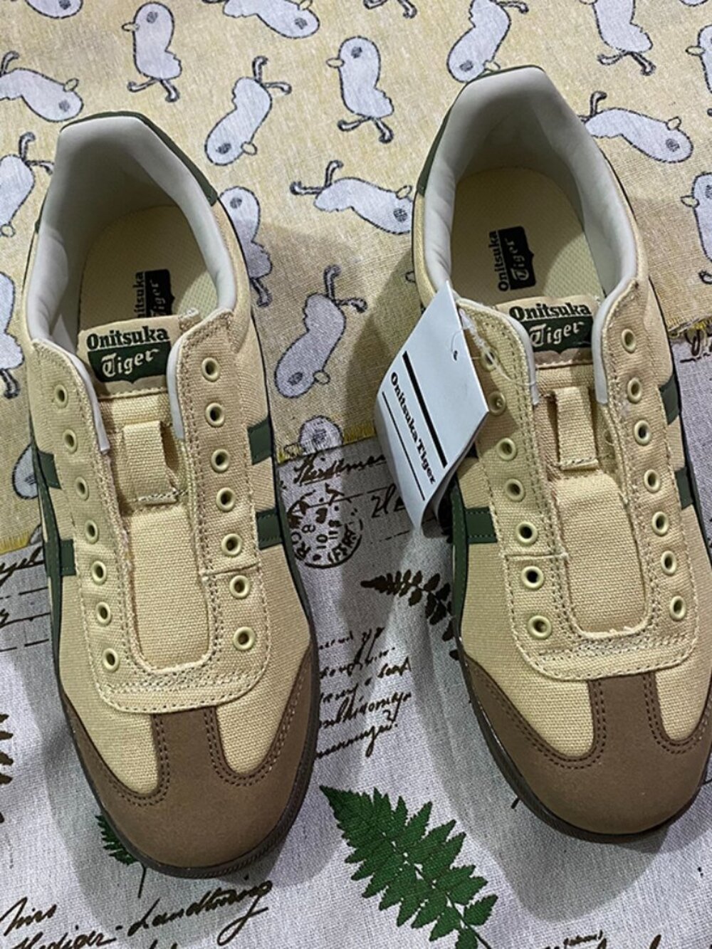 Onitsuka Tiger Brown Flats Unisex